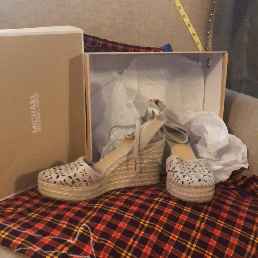 Micheal Kors darci closed toe lace up wedges